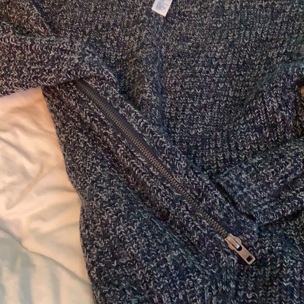 Dark blue knit sweater size small - Picture 2 of 2